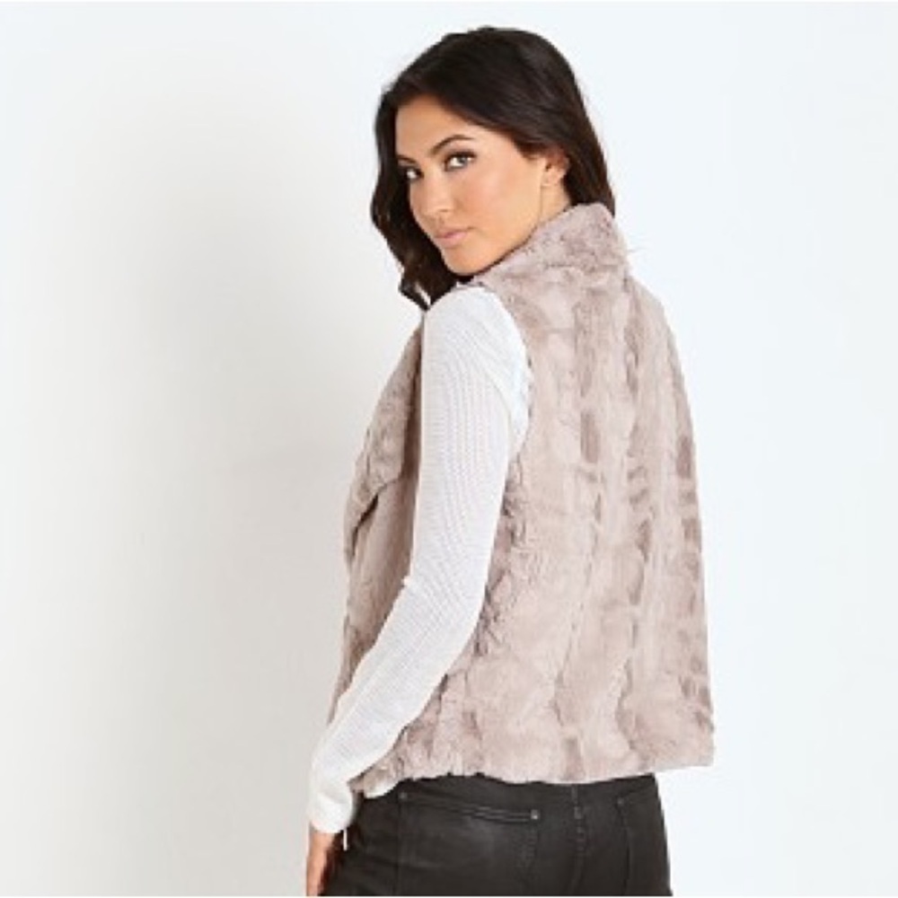 JACK BY BB DAKOTA ELEKTRA FAUX FUR VEST - WHEAT - S - FALL COZY